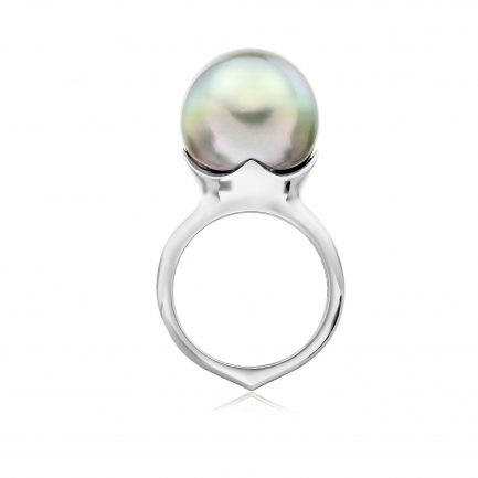 Tahitian silver pearl in platinum